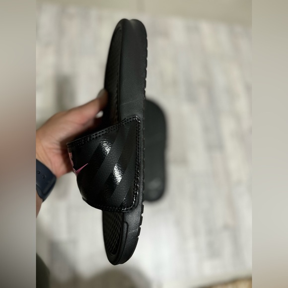 Nike US size 7, black and pink - Picture 5 of 8